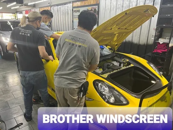 Onsite windscreen repair specialist in Klang Valley