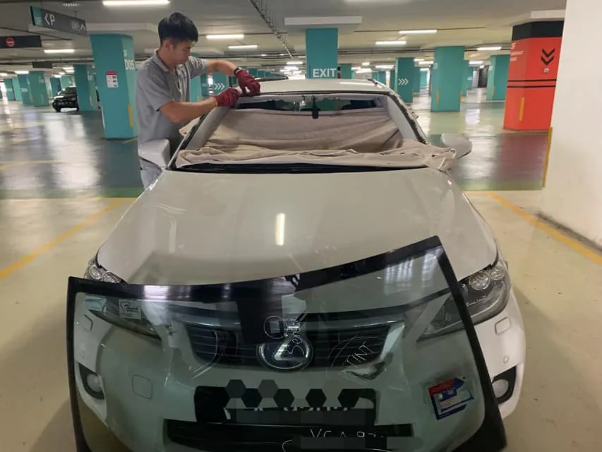Onsite windscreen repair specialist in Klang Valley