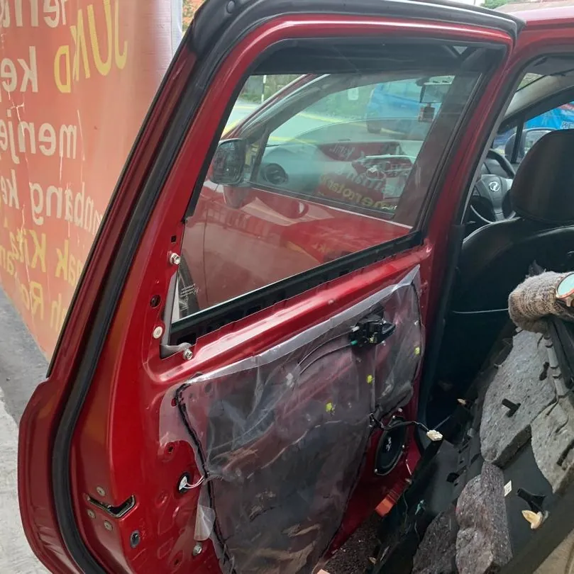 Onsite windscreen repair specialist in Klang Valley