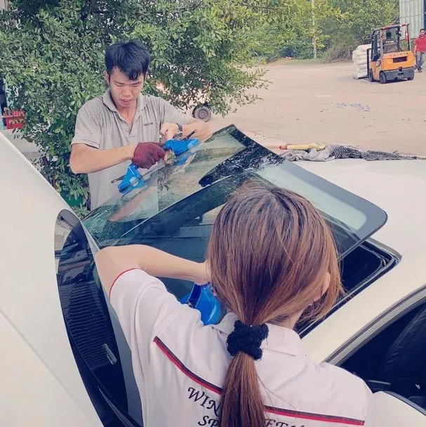 Onsite windscreen repair specialist in Klang Valley