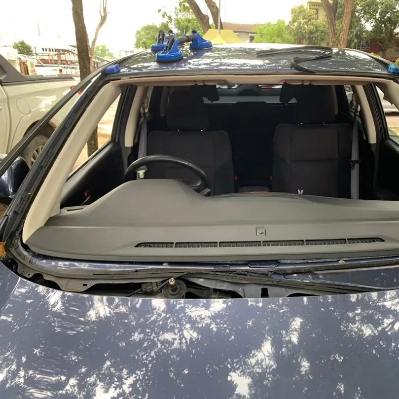 Onsite windscreen repair specialist in Klang Valley