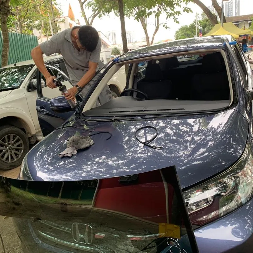 Onsite windscreen repair specialist in Klang Valley