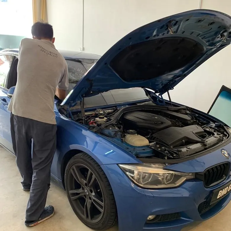 Onsite windscreen repair specialist in Klang Valley