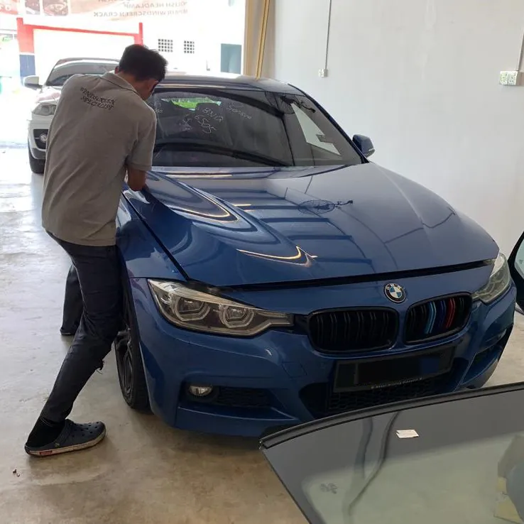 Onsite windscreen repair specialist in Klang Valley