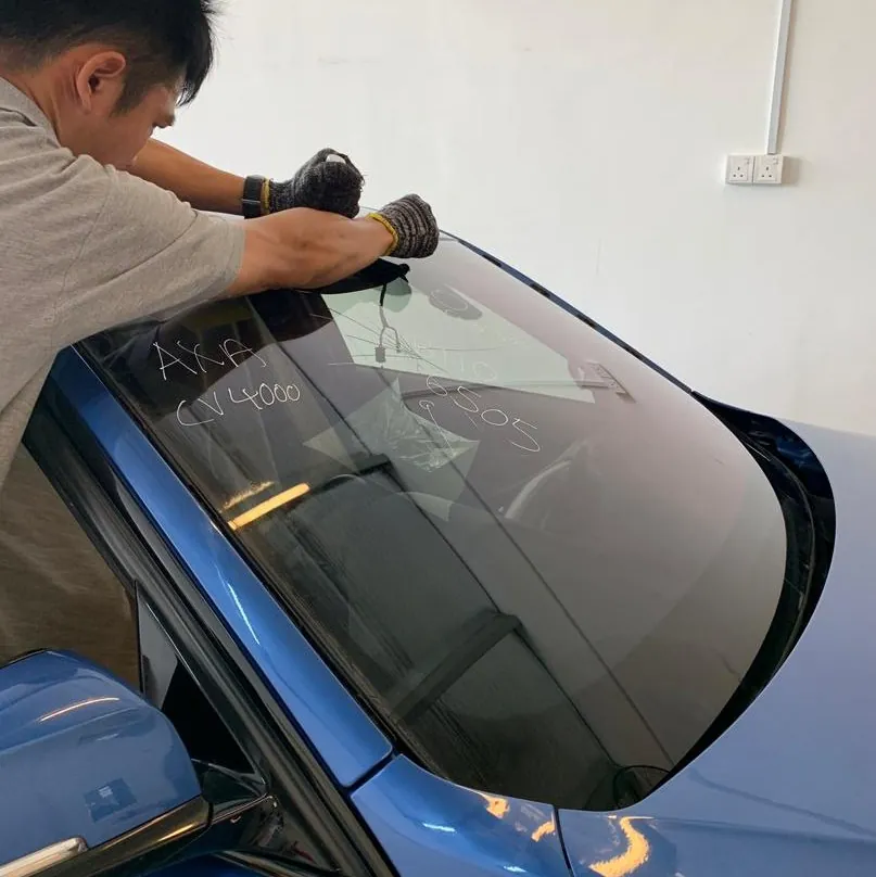 Onsite windscreen repair specialist in Klang Valley
