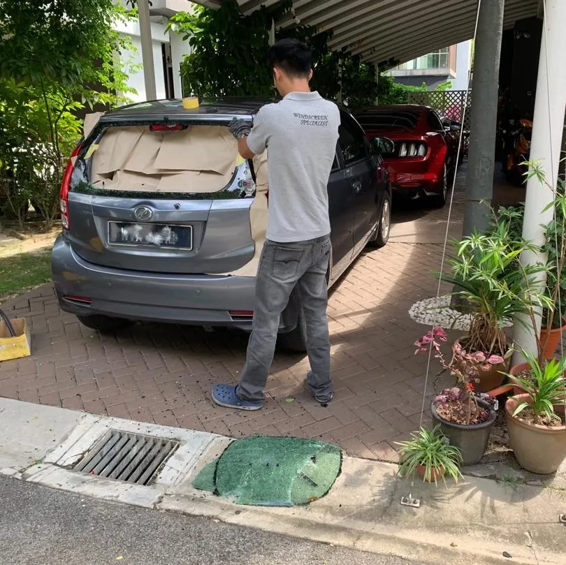 Onsite windscreen repair specialist in Klang Valley