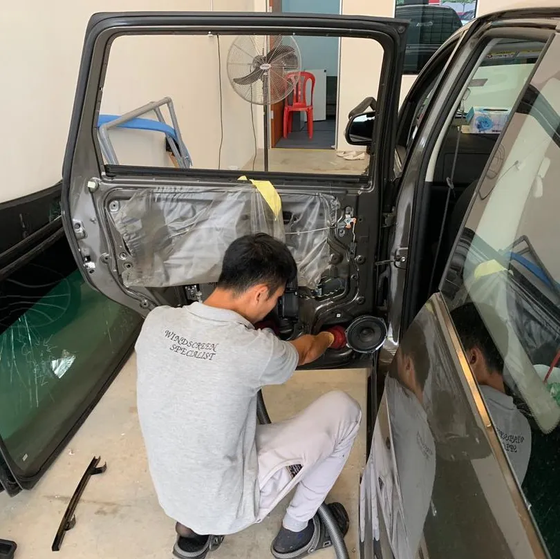 Onsite windscreen repair specialist in Klang Valley