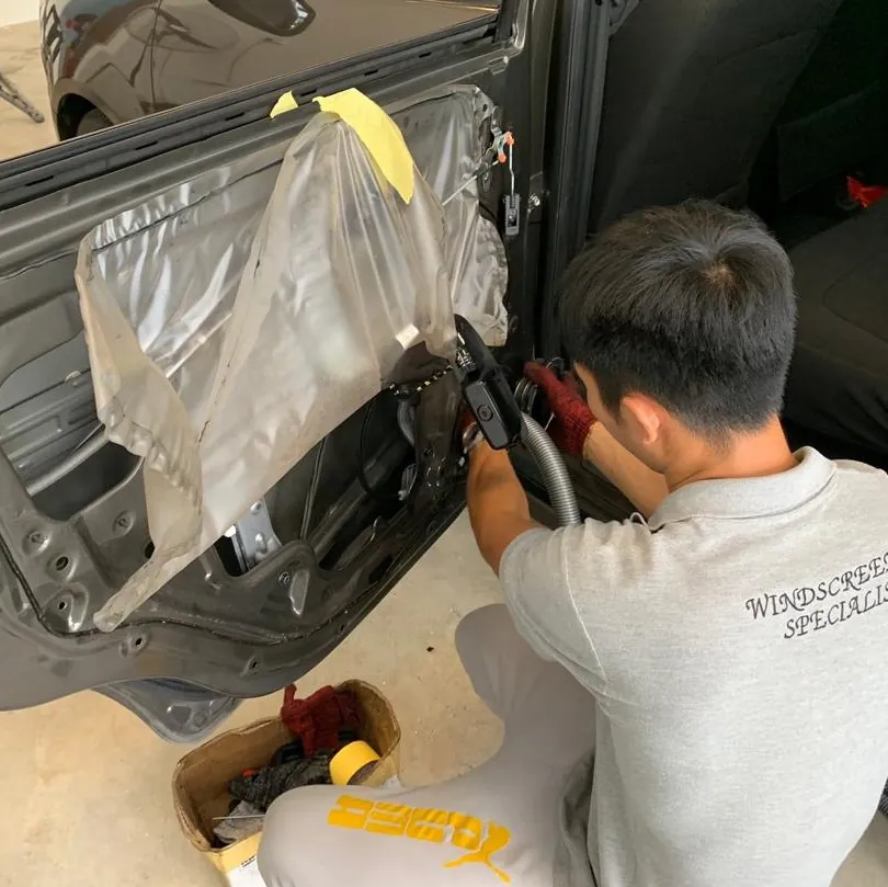 Onsite windscreen repair specialist in Klang Valley