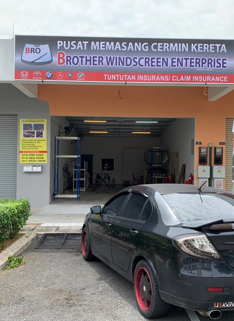 Onsite windscreen repair specialist in Klang Valley