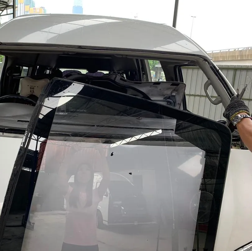 Onsite windscreen repair specialist in Klang Valley