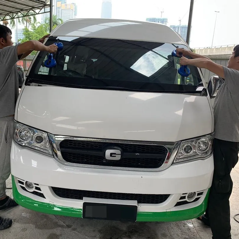 Onsite windscreen repair specialist in Klang Valley