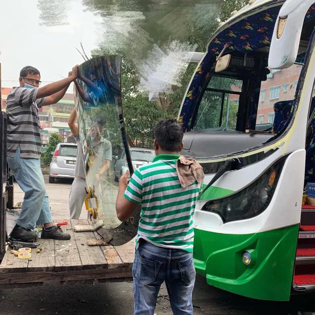 How we change bus windscreen